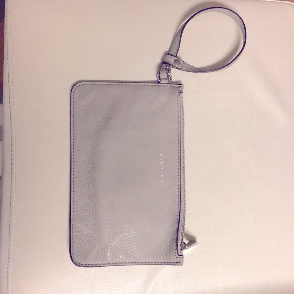 👜💗 Michael Kors Grey Wristlet 💗👜
